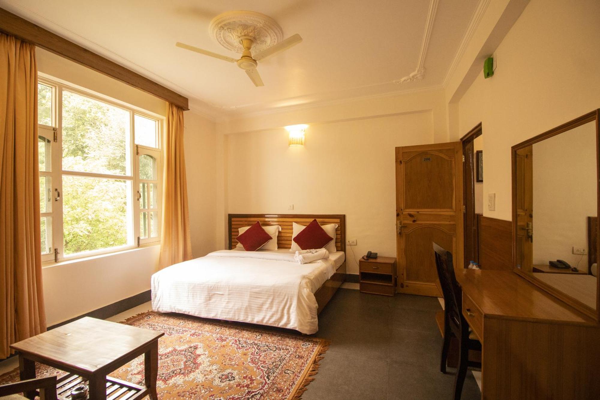 Wow Stayz2 Hotel The Lodge Дармсала Экстерьер фото