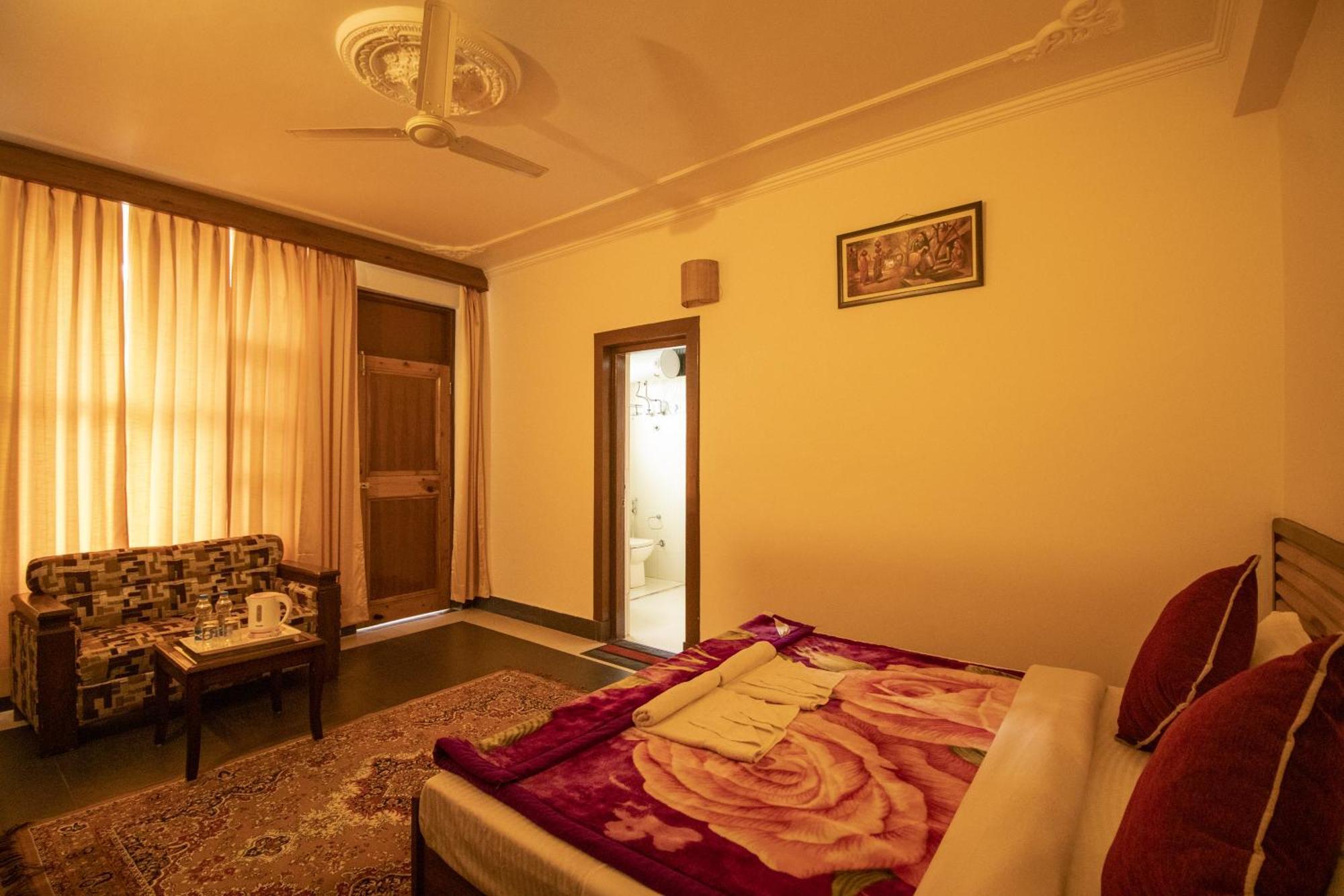 Wow Stayz2 Hotel The Lodge Дармсала Экстерьер фото