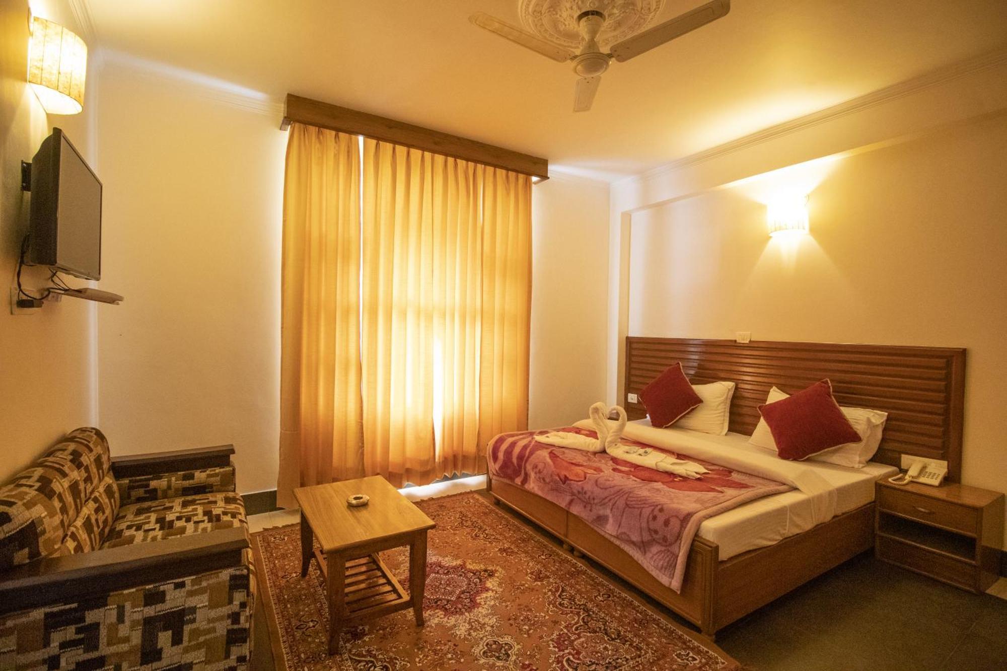 Wow Stayz2 Hotel The Lodge Дармсала Экстерьер фото